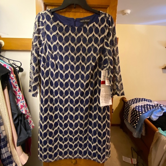 Navy blue/cream pattern short dress with long sleeve. - Picture 1 of 3